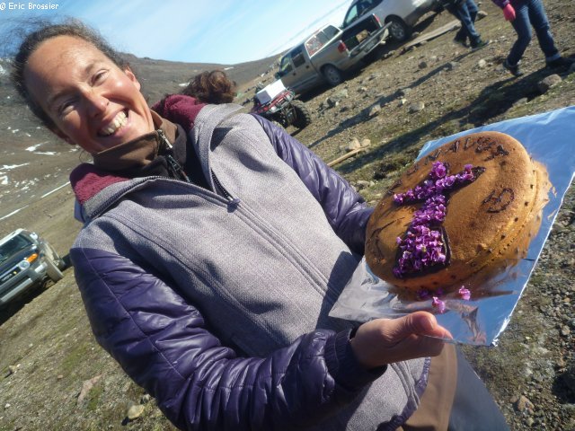 177 Maman a fait un gateau pour le concours du Nunavut Day